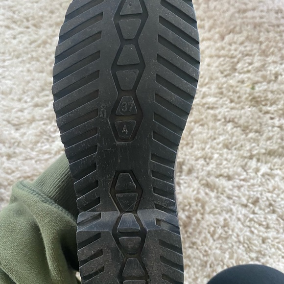 Valentino Garavani laced pattern rubber boots - Picture 11 of 11